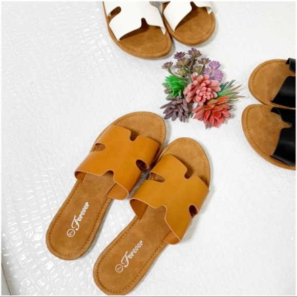 ❤️ LAST PAIR! Tan Slide Sandal - Picture 2 of 4